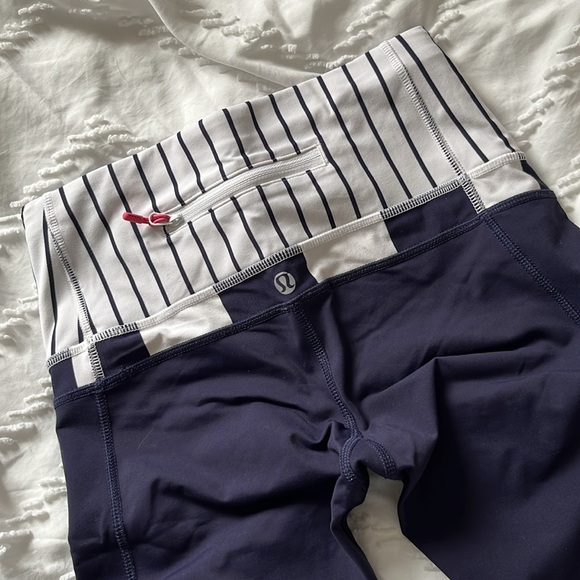 Lululemon navy blue leggings - Picture 2 of 4